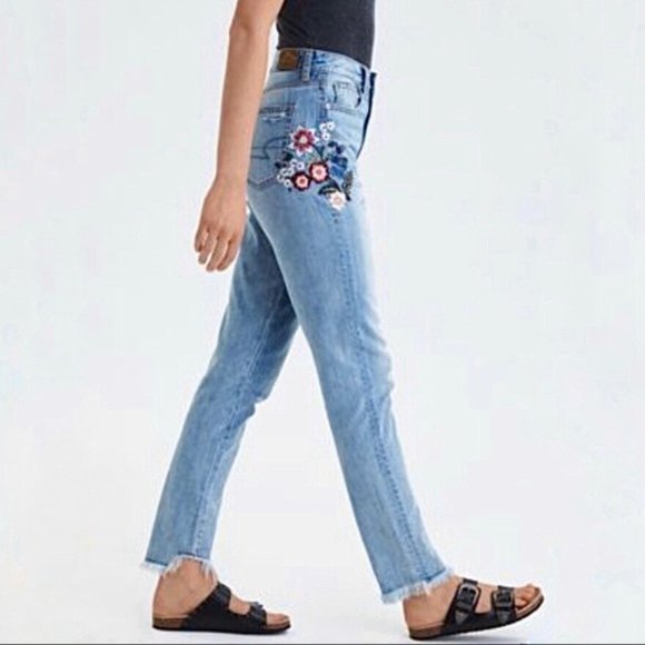 American Eagle Outfitters Denim - American Eagle High Rise Light Wash Embroidered Straight Leg Mom Jeans Size 8